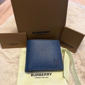 Beautiful BRAND NEW  Authentic Burberry Mens Wallet
